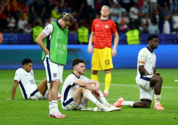 Soccer Football - Euro 2024 - Final - Spain v England - Berlin Olympiastadion, Berlin, Germany - July 14, 2024 England's Co<em></em>nor Gallagher, Declan Rice and Marc Guehi look dejected after losing the final REUTERS/Lisi Niesner